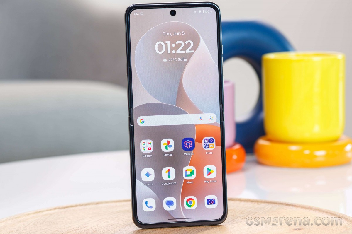 Motorola Razr 2025 in for review