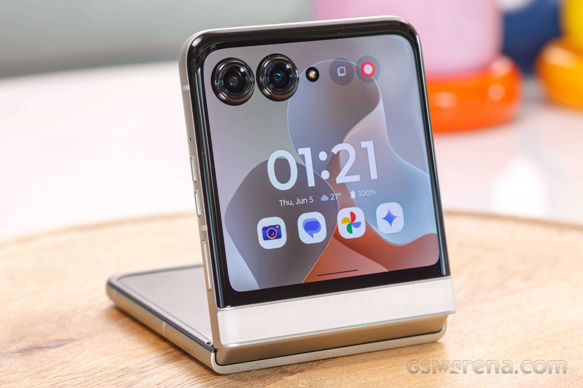 Motorola Razr 2025 in for review