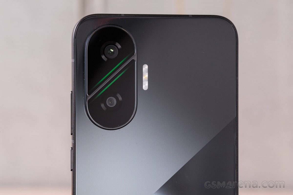 Распаковка чёрного Poco F7