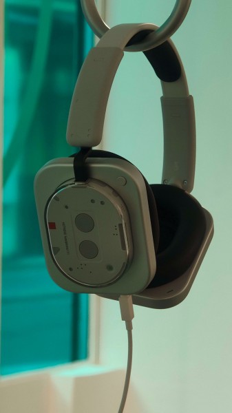Headphone (1) поддерживают проводное подключение