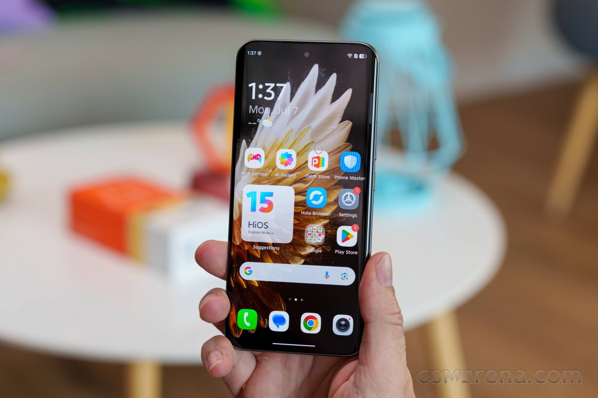 Распаковка Tecno Spark 40 Pro+