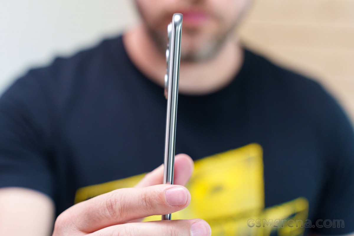 Распаковка Tecno Spark 40 Pro+