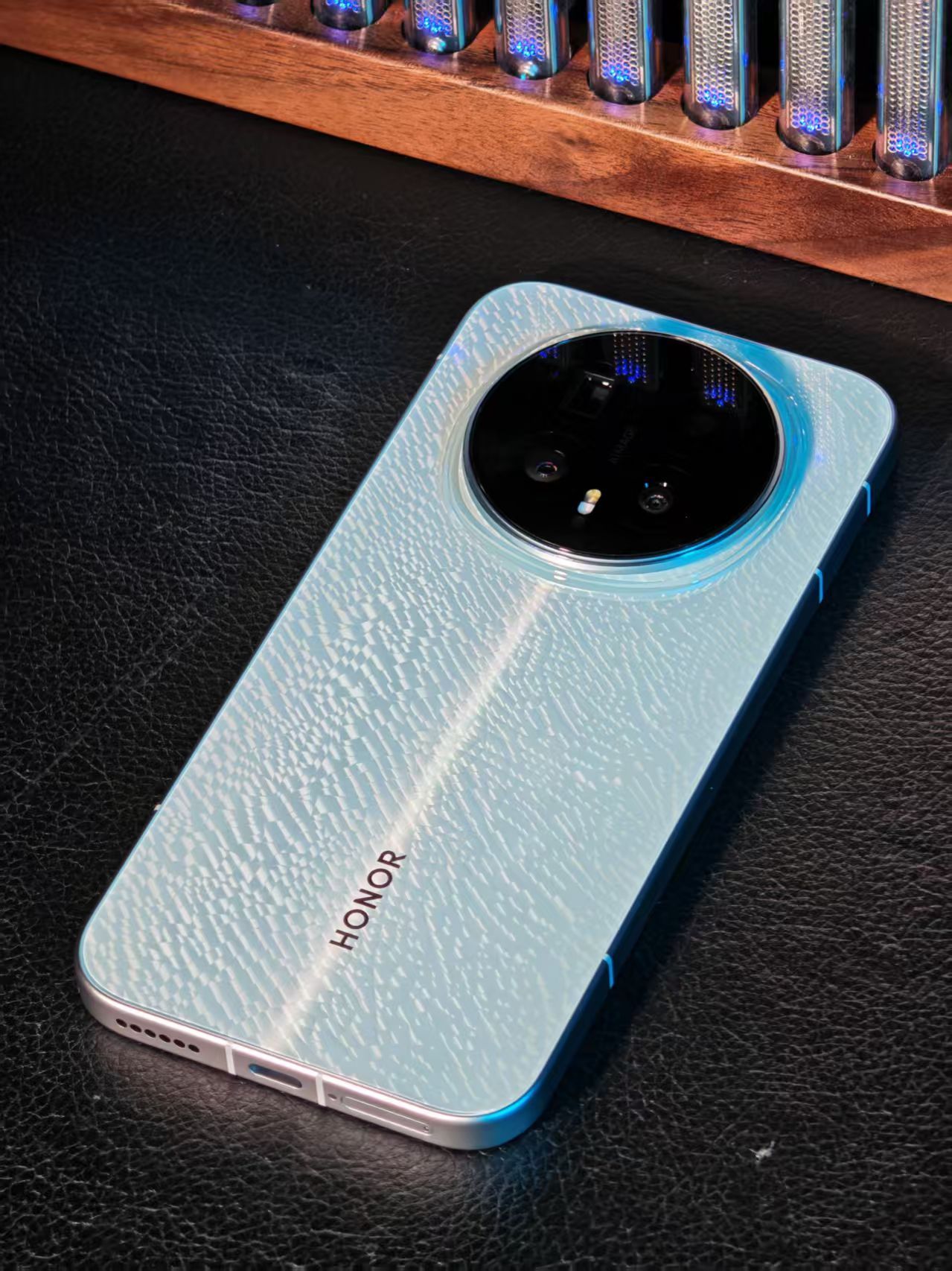 Honor Magic8 представлен в версии Sky Blue Glaze Edition Honor Magic8 представлен в версии Sky Blue Glaze Edition