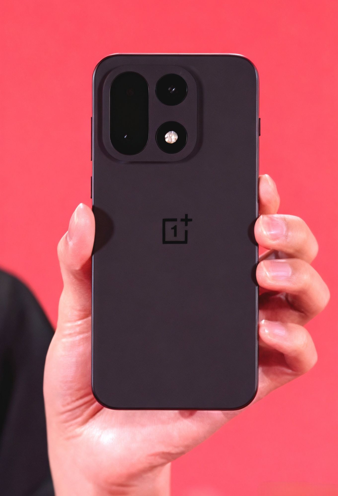 OnePlus 15 Раскрывается в Абсолютном Чёрном с Крупным Изменением Дизайна OnePlus 15 Раскрывается в Абсолютном Чёрном с Крупным Изменением Дизайна